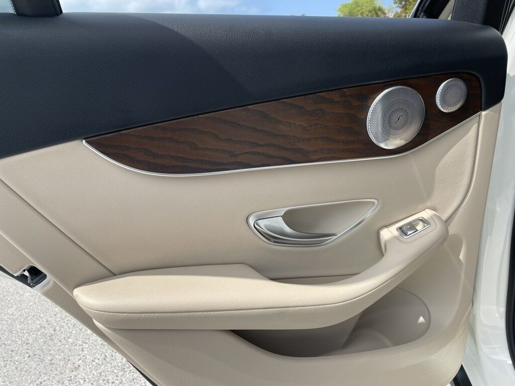 2019 Mercedes-Benz GLC GLC 350e~CLEAN CARFAX~HYBRID FACTORY WARRANTY STILL IN EFFECT~ONLINE SHIPPING AND FINANCE AVAILABLE!!!!! Sarasota FL