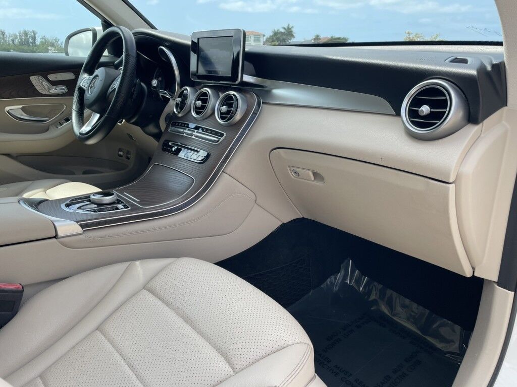 2019 Mercedes-Benz GLC GLC 350e~CLEAN CARFAX~HYBRID FACTORY WARRANTY STILL IN EFFECT~ONLINE SHIPPING AND FINANCE AVAILABLE!!!!! Sarasota FL