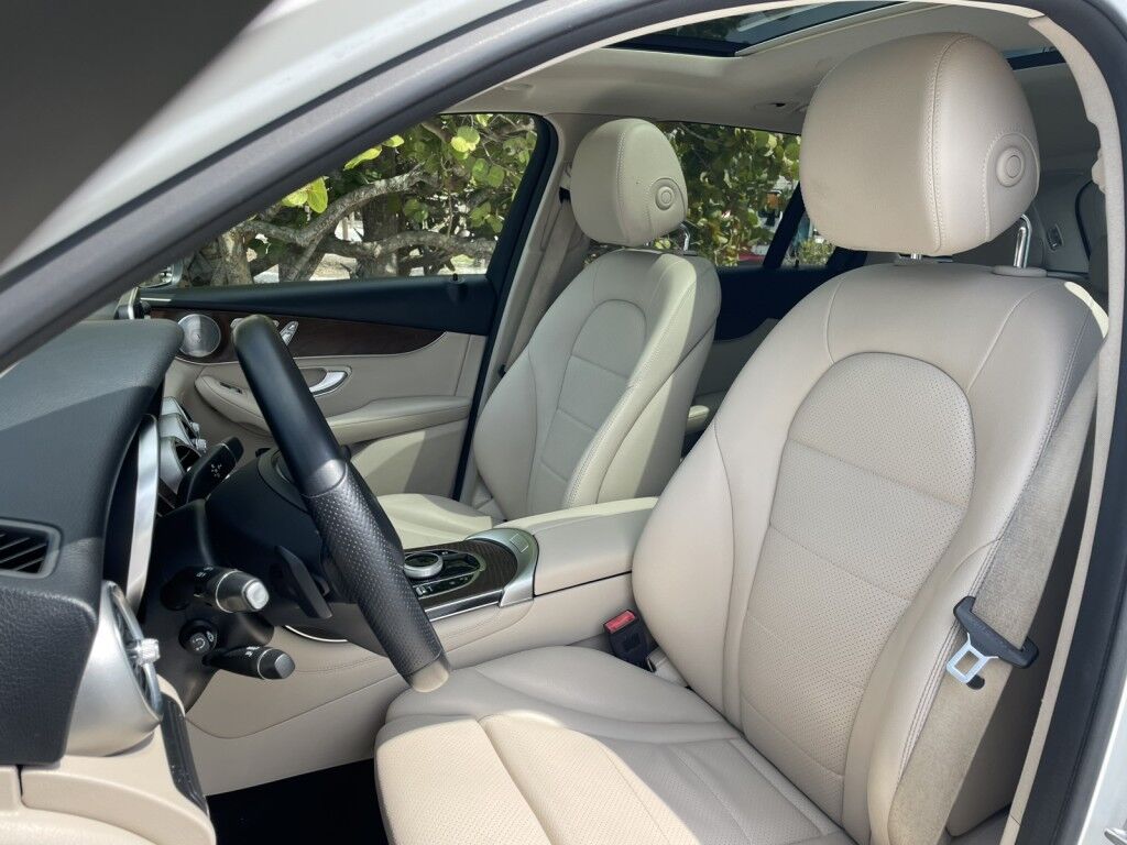 2019 Mercedes-Benz GLC GLC 350e~CLEAN CARFAX~HYBRID FACTORY WARRANTY STILL IN EFFECT~ONLINE SHIPPING AND FINANCE AVAILABLE!!!!! Sarasota FL