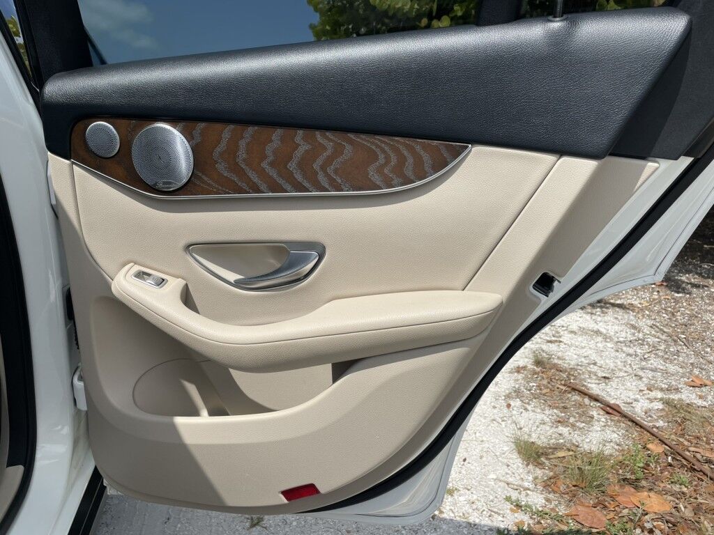 2019 Mercedes-Benz GLC GLC 350e~CLEAN CARFAX~HYBRID FACTORY WARRANTY STILL IN EFFECT~ONLINE SHIPPING AND FINANCE AVAILABLE!!!!! Sarasota FL