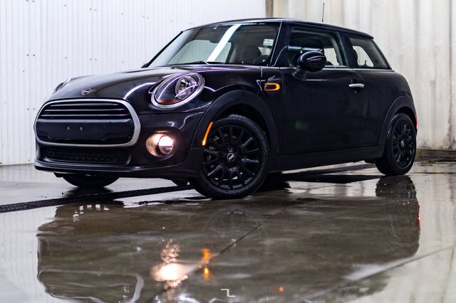 2019 Mini Cooper 3 Door Hatchback Leather Roof BCam Red Deer AB