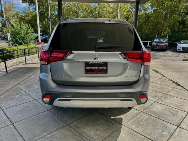 2019 Mitsubishi Outlander ES photo 3