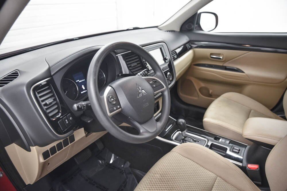 2019 Mitsubishi Outlander ES Akron