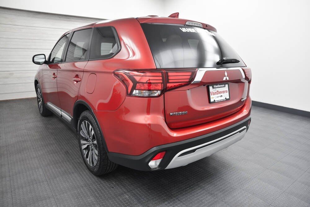 2019 Mitsubishi Outlander ES Akron