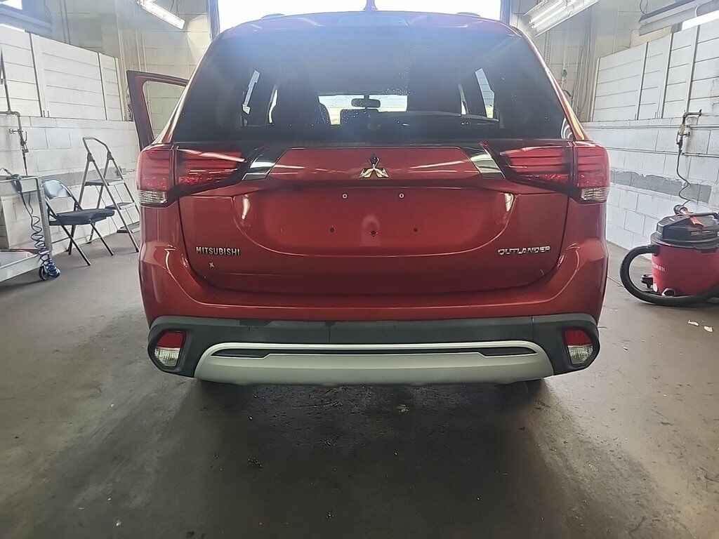 2019 Mitsubishi Outlander ES Akron