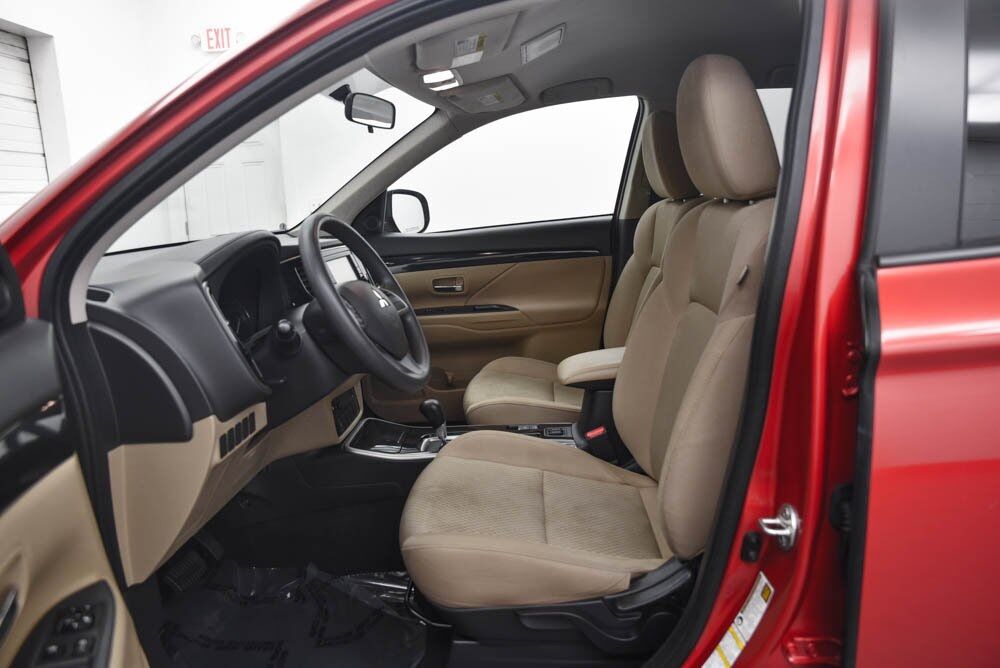 2019 Mitsubishi Outlander ES Akron