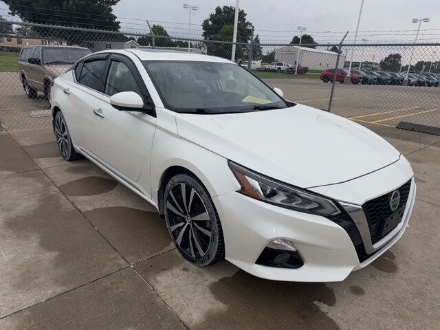 2019 Nissan Altima 2.5 Platinum West Burlington IA