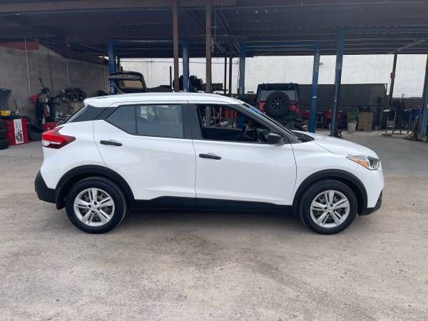2019 Nissan Kicks S