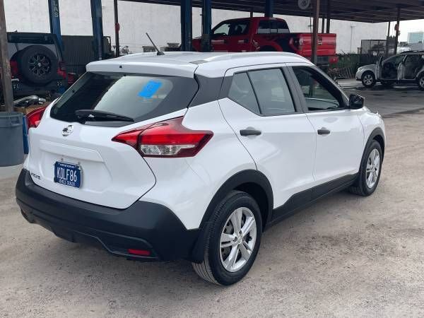 2019 Nissan Kicks S
