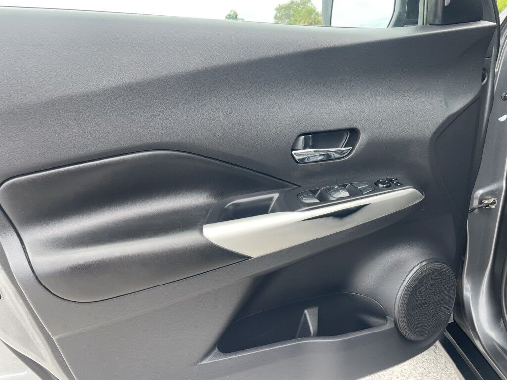 2019 Nissan Kicks S~BLIND SPOT WARNING~CRUISE CONTROL~PREMIUM PACKAGE~PREMIUM SOUND SYSTEM~SR PREMIUM PACKAGE~SILVER ROOF RAILS~SURROUND VIEW CAMERA Sarasota FL