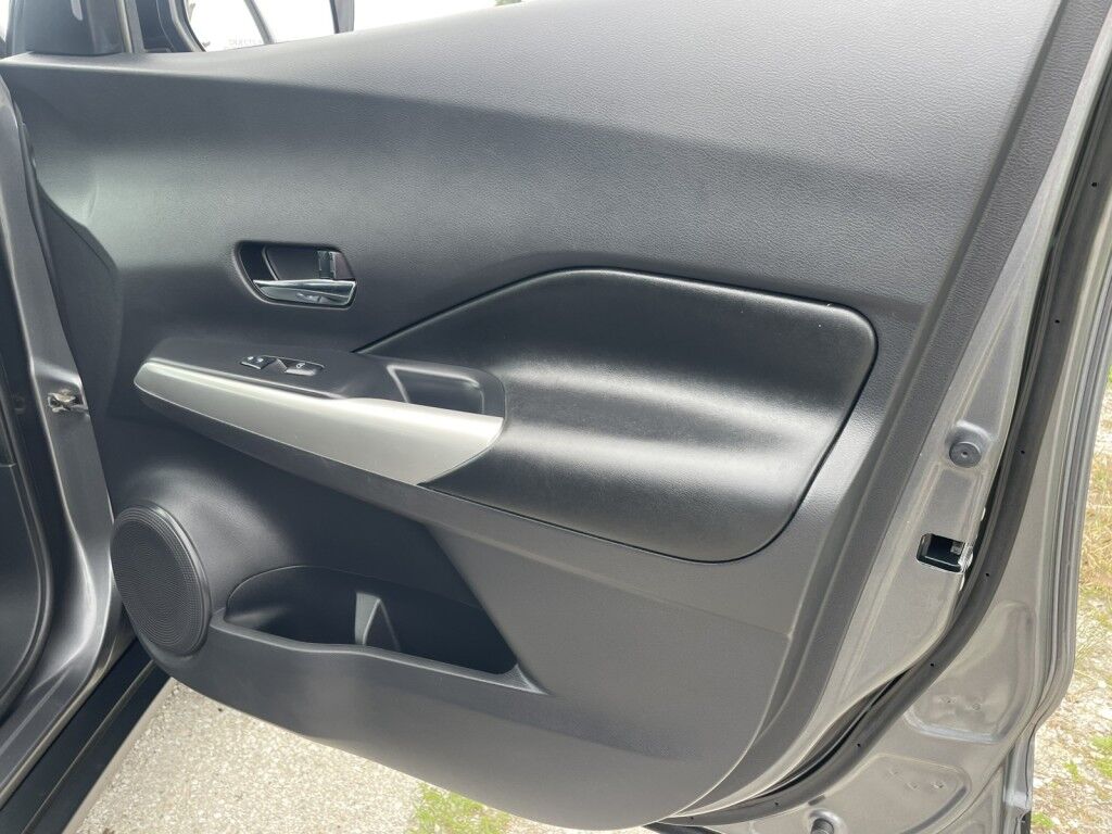 2019 Nissan Kicks S~BLIND SPOT WARNING~CRUISE CONTROL~PREMIUM PACKAGE~PREMIUM SOUND SYSTEM~SR PREMIUM PACKAGE~SILVER ROOF RAILS~SURROUND VIEW CAMERA Sarasota FL