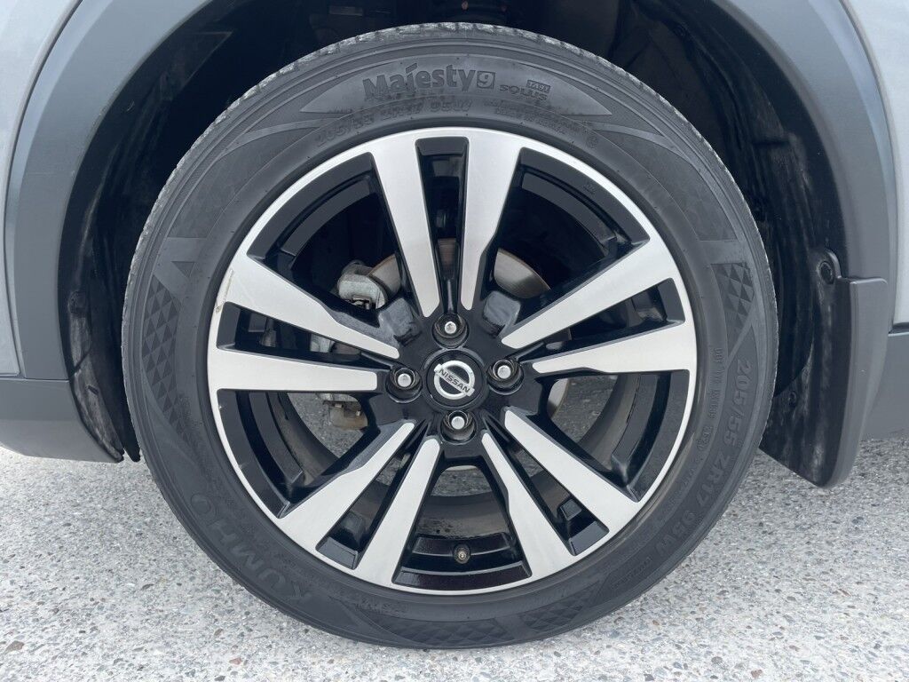 2019 Nissan Kicks S~BLIND SPOT WARNING~CRUISE CONTROL~PREMIUM PACKAGE~PREMIUM SOUND SYSTEM~SR PREMIUM PACKAGE~SILVER ROOF RAILS~SURROUND VIEW CAMERA Sarasota FL