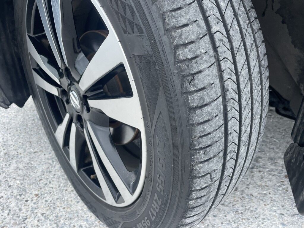 2019 Nissan Kicks S~BLIND SPOT WARNING~CRUISE CONTROL~PREMIUM PACKAGE~PREMIUM SOUND SYSTEM~SR PREMIUM PACKAGE~SILVER ROOF RAILS~SURROUND VIEW CAMERA Sarasota FL