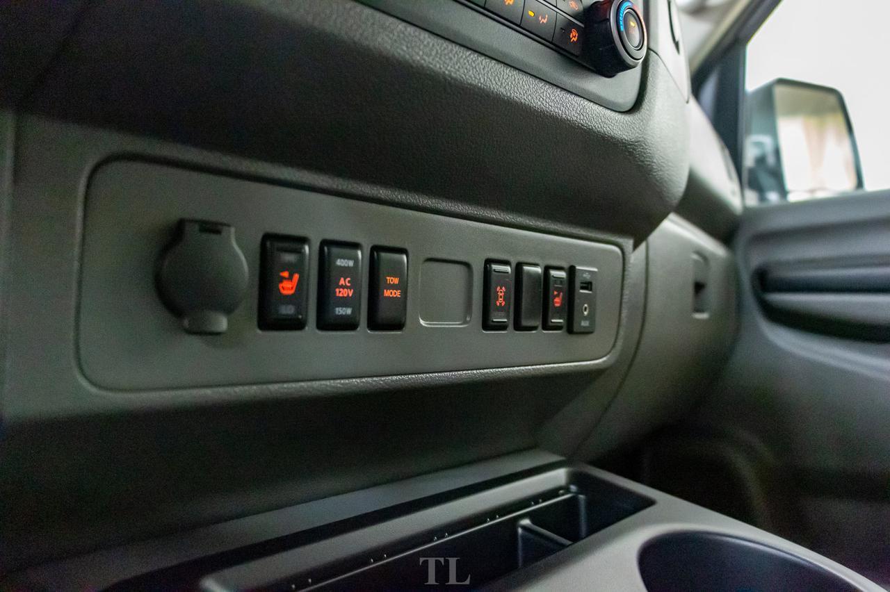 2019 Nissan NV 3500 HD SL 12 Passenger Leather Nav BCam Red Deer AB