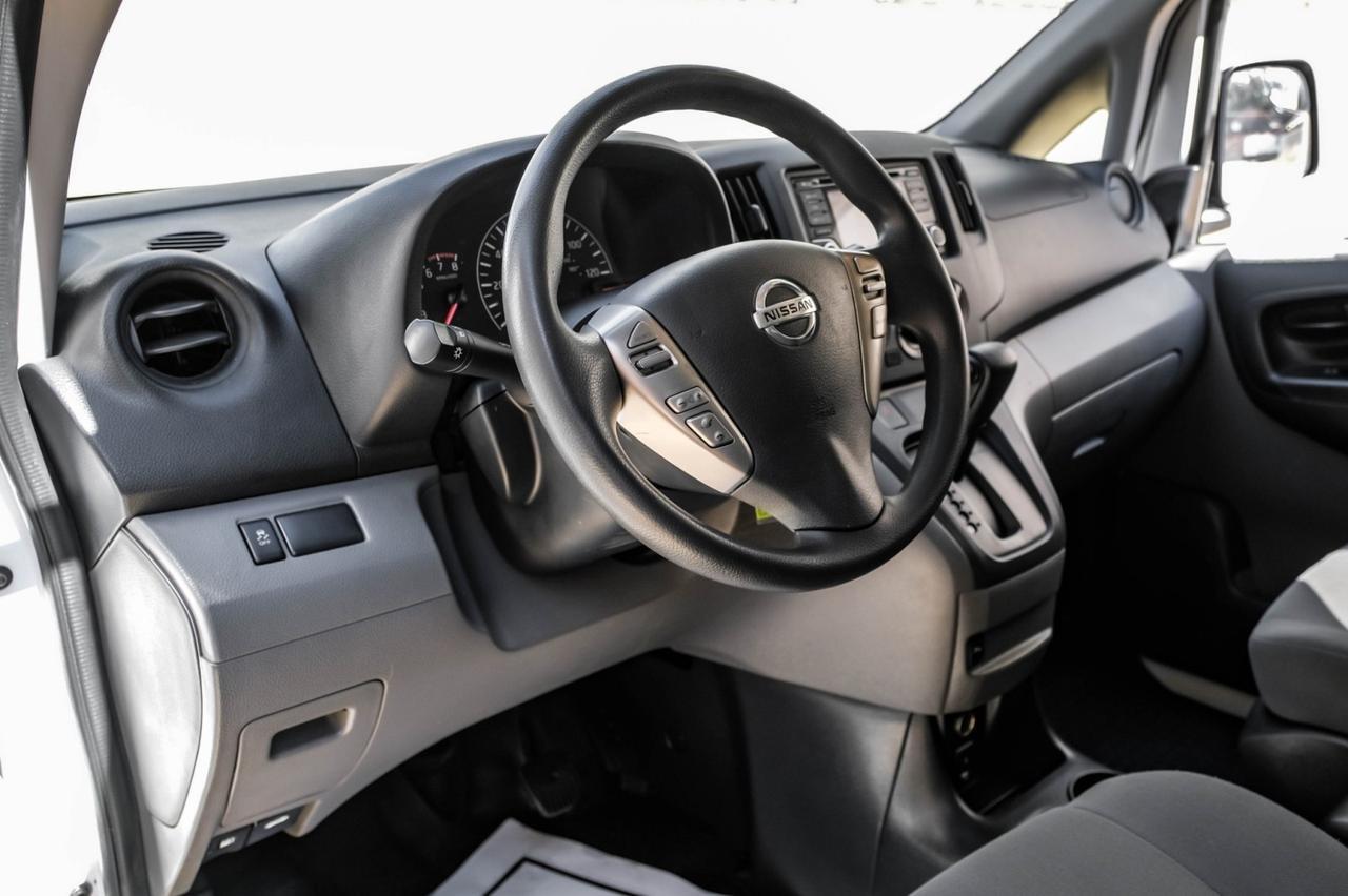 2019 Nissan NV200 S photo 2