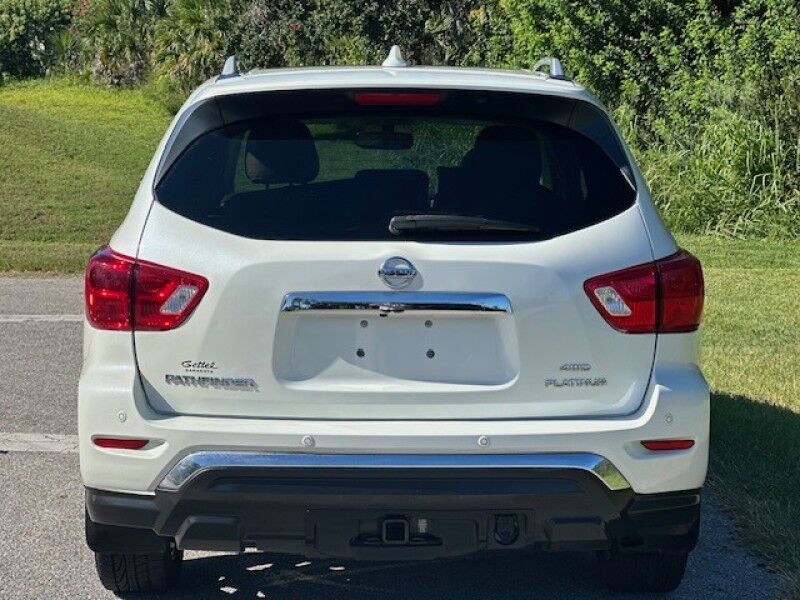 2019 Nissan Pathfinder Platinum photo 4