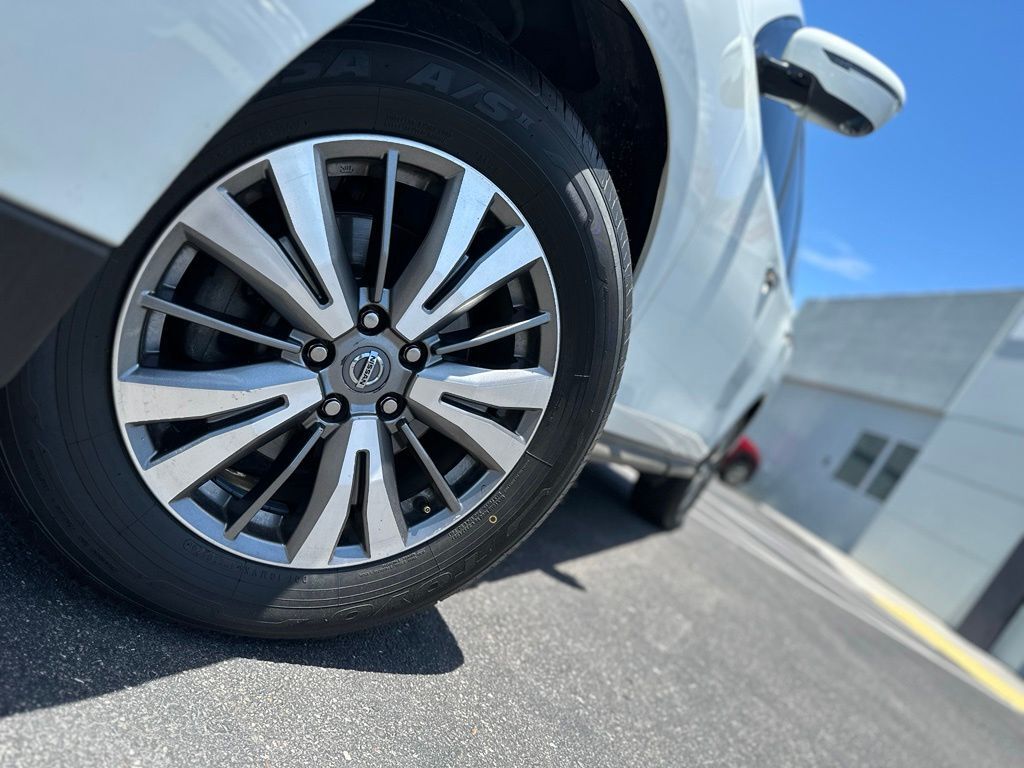 2019 Nissan Pathfinder SL
