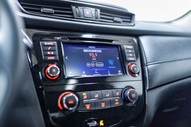 2019 Nissan Rogue AWD SV Roof BCam Red Deer AB