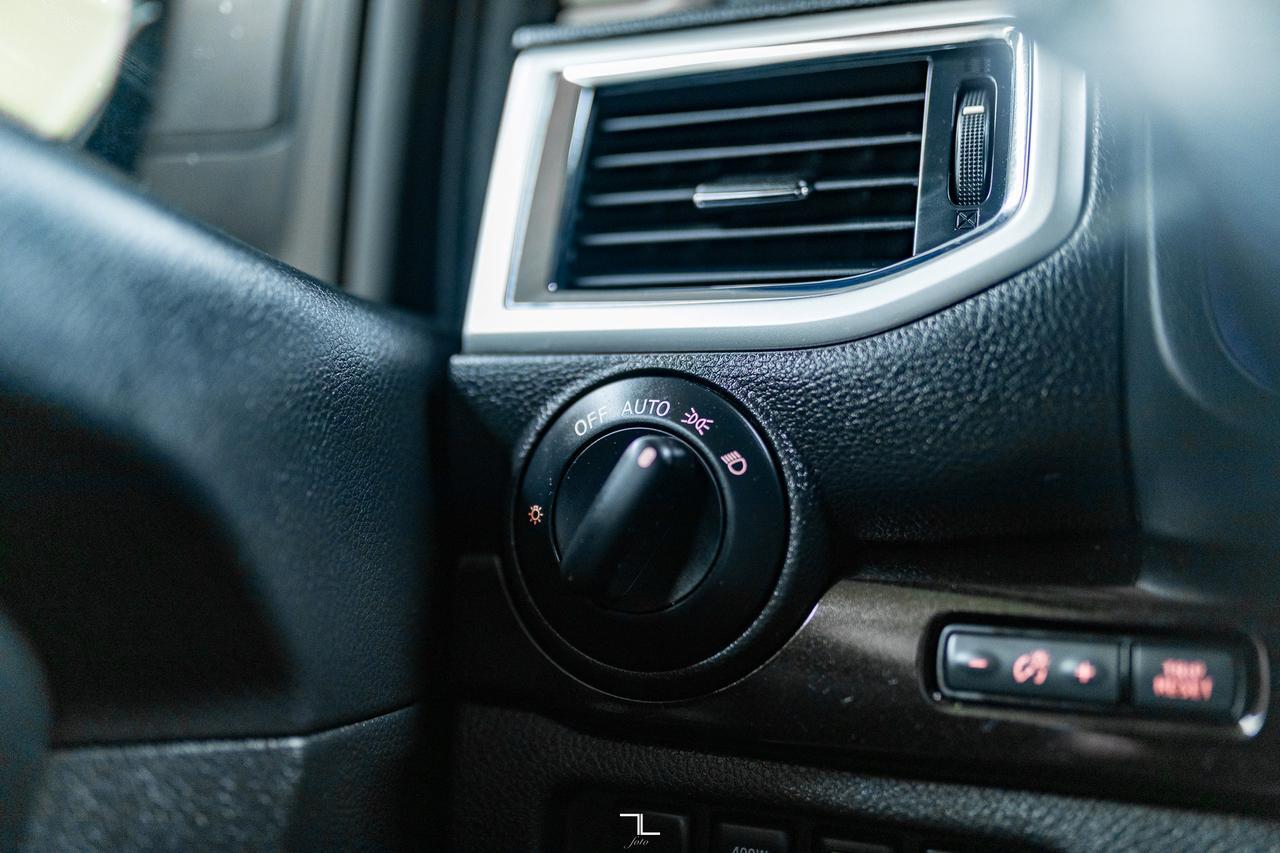 2019 Nissan Titan 4x4 Crew Cab SV Nav BCam Red Deer AB