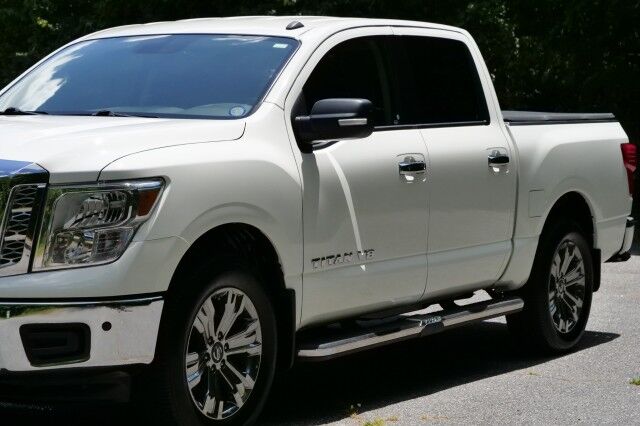 2019 Nissan Titan SV 4x4 / 5.6L V8 / Convenience Package! High Point NC