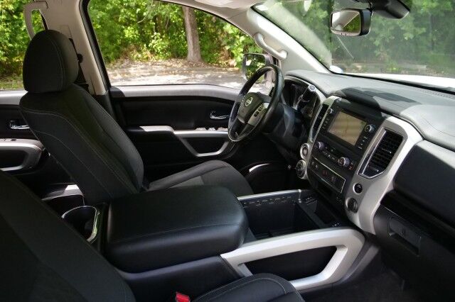 2019 Nissan Titan SV 4x4 / 5.6L V8 / Convenience Package! High Point NC