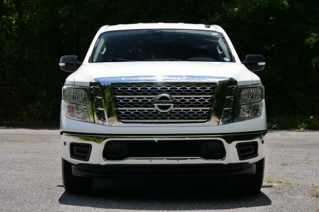 2019 Nissan Titan SV 4x4 / 5.6L V8 / Convenience Package! High Point NC
