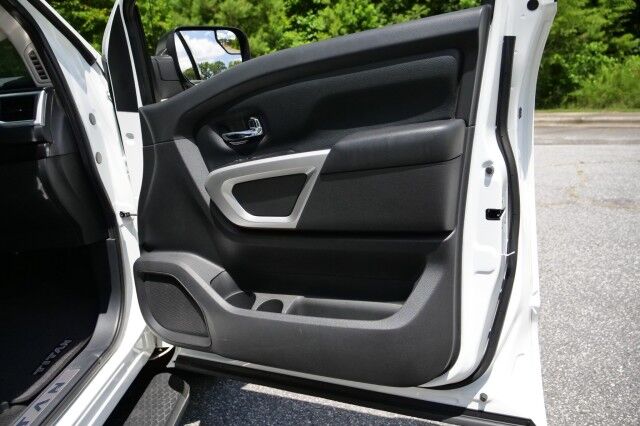 2019 Nissan Titan SV 4x4 / 5.6L V8 / Convenience Package! High Point NC