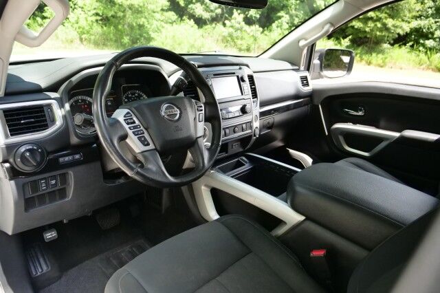 2019 Nissan Titan SV 4x4 / 5.6L V8 / Convenience Package! High Point NC