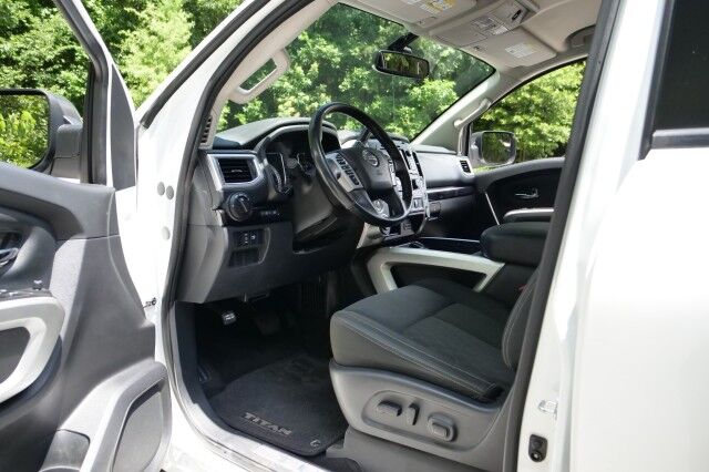 2019 Nissan Titan SV 4x4 / 5.6L V8 / Convenience Package! High Point NC
