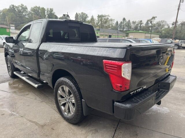 2019 Nissan Titan SV photo 4