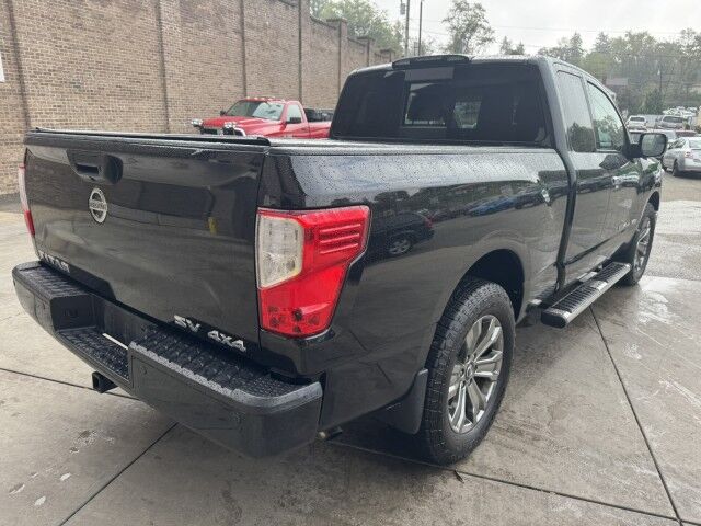 2019 Nissan Titan SV photo 2