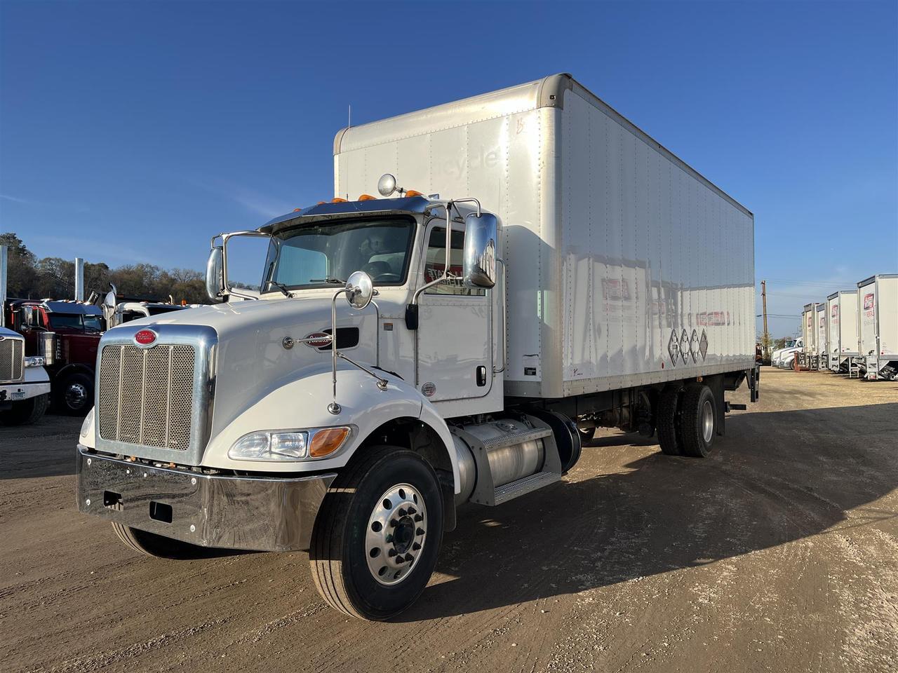 2019 Peterbilt 337
