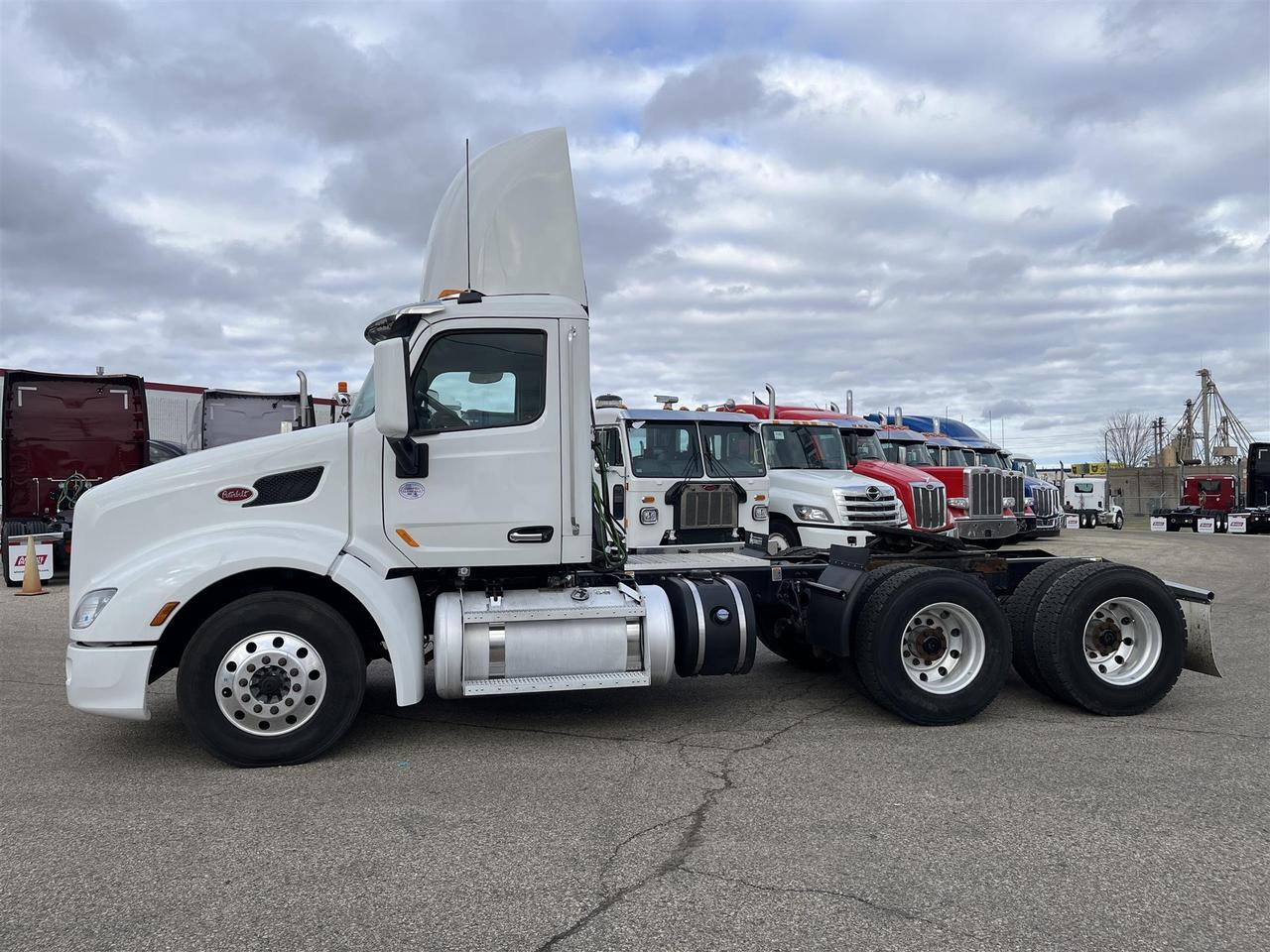 2019 Peterbilt 579 Fargo ND
