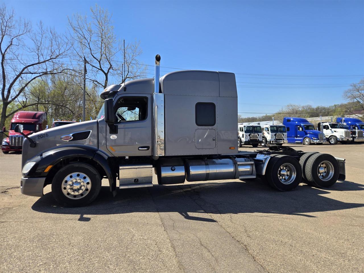 2019 Peterbilt 579 in South St. Paul, MN — photo 3