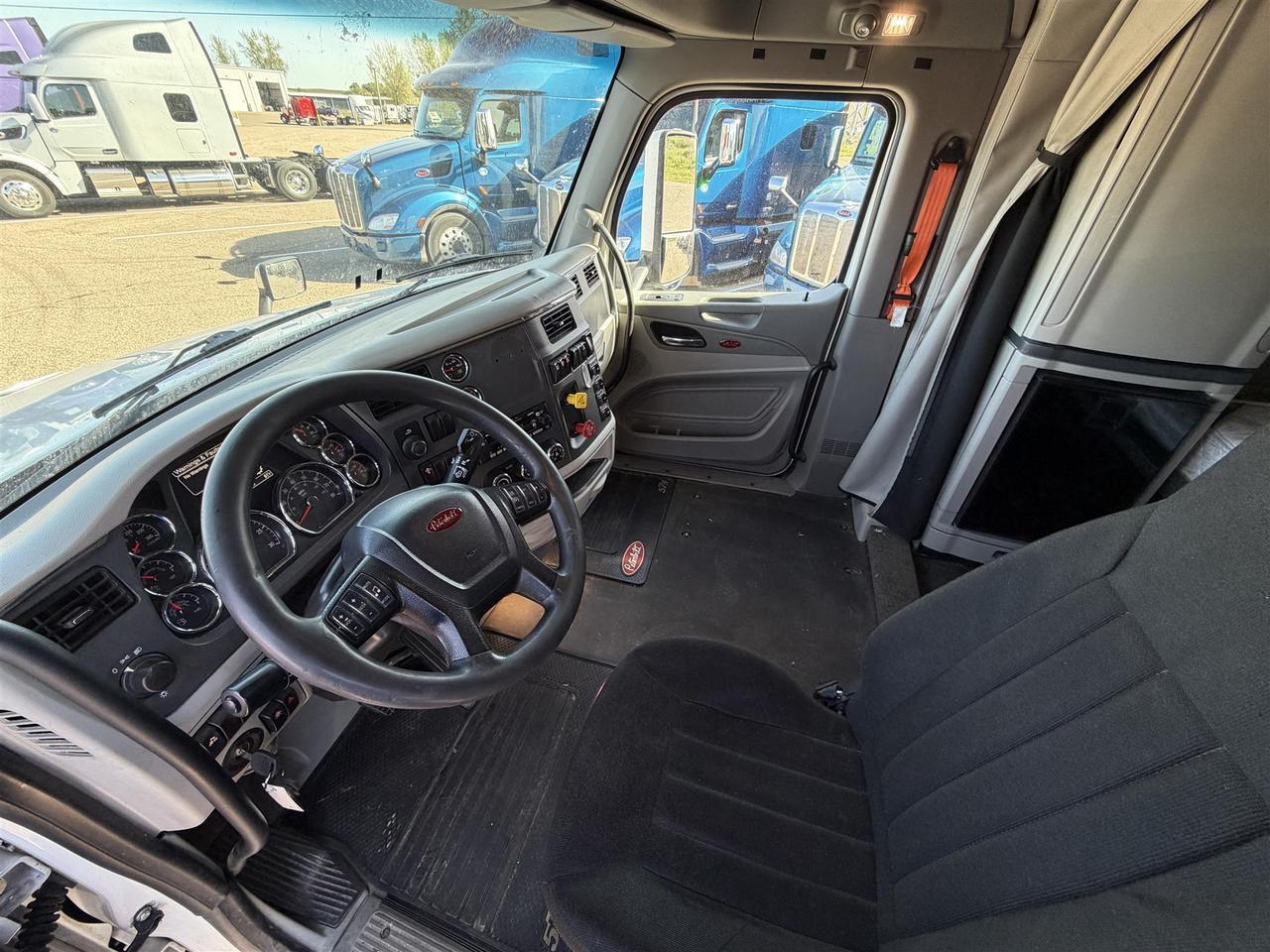 2019 Peterbilt 579 in Fargo, ND — photo 7