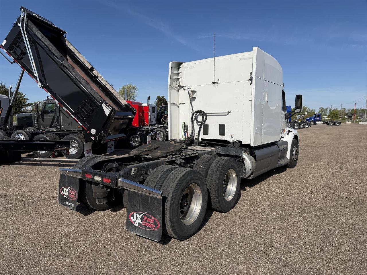 2019 Peterbilt 579 in Fargo, ND — photo 3