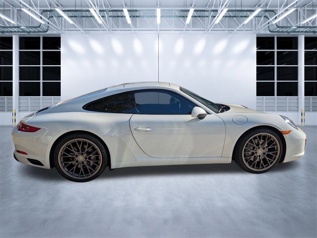 2019 Porsche 911 Carrera