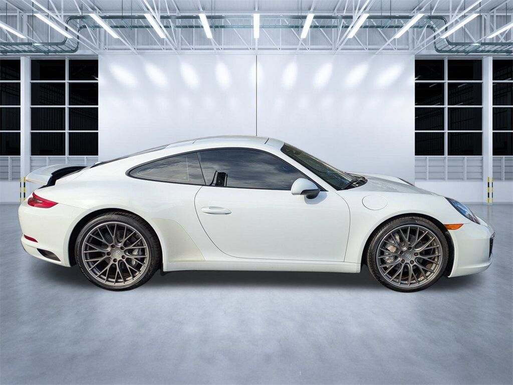 2019 Porsche 911 Carrera