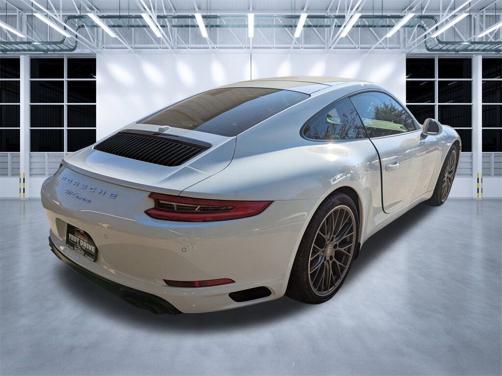 2019 Porsche 911 Carrera