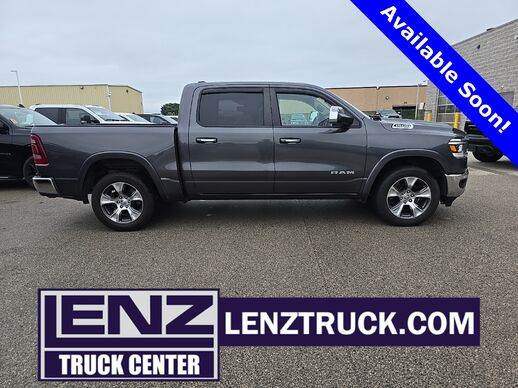 2019_Ram_1500_4x4 Crew Cab Laramie_ Fond du Lac WI