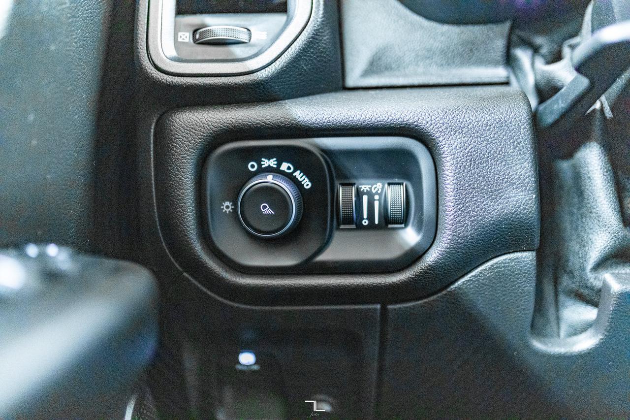 2019 Ram 1500 4x4 Crew Cab SXT Longbox BCam Topper Red Deer AB