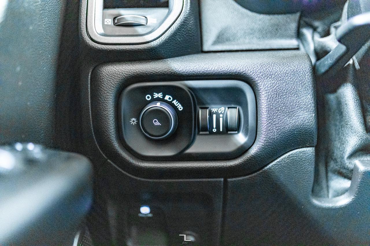 2019 Ram 1500 4x4 Crew Cab SXT Longbox BCam Topper Red Deer AB