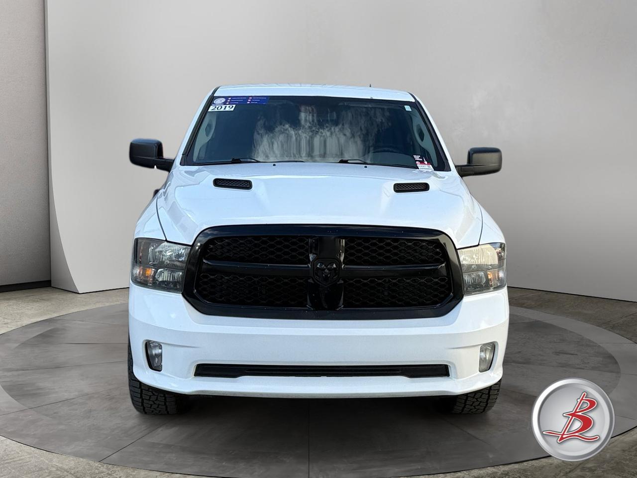 2019 Ram 1500 CLASSIC Crew Cab 4x4 Express Hemi