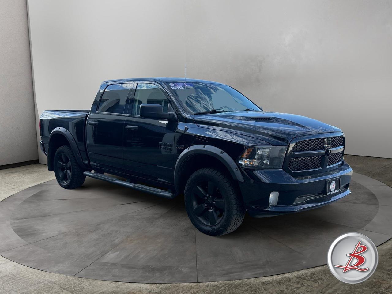 2019 Ram 1500 CLASSIC Crew Cab 4x4 Express Hemi