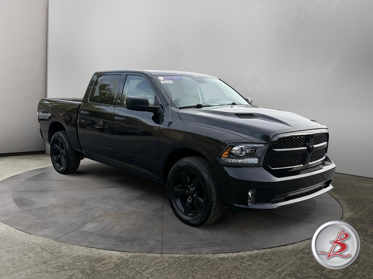2019 Ram 1500 CLASSIC Crew Cab 4x4 Express Hemi