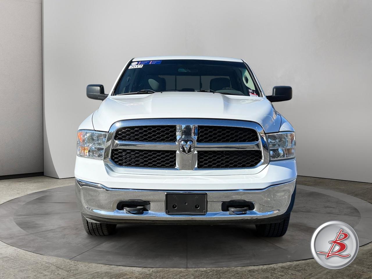 2019 Ram 1500 CLASSIC Crew Cab 4x4 SLT Hemi 6.4' Box - 6 Passenger