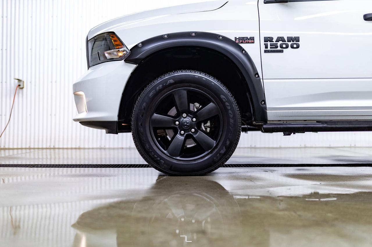 2019 Ram 1500 Classic 4x4 Crew Cab Express Night BCam Red Deer AB