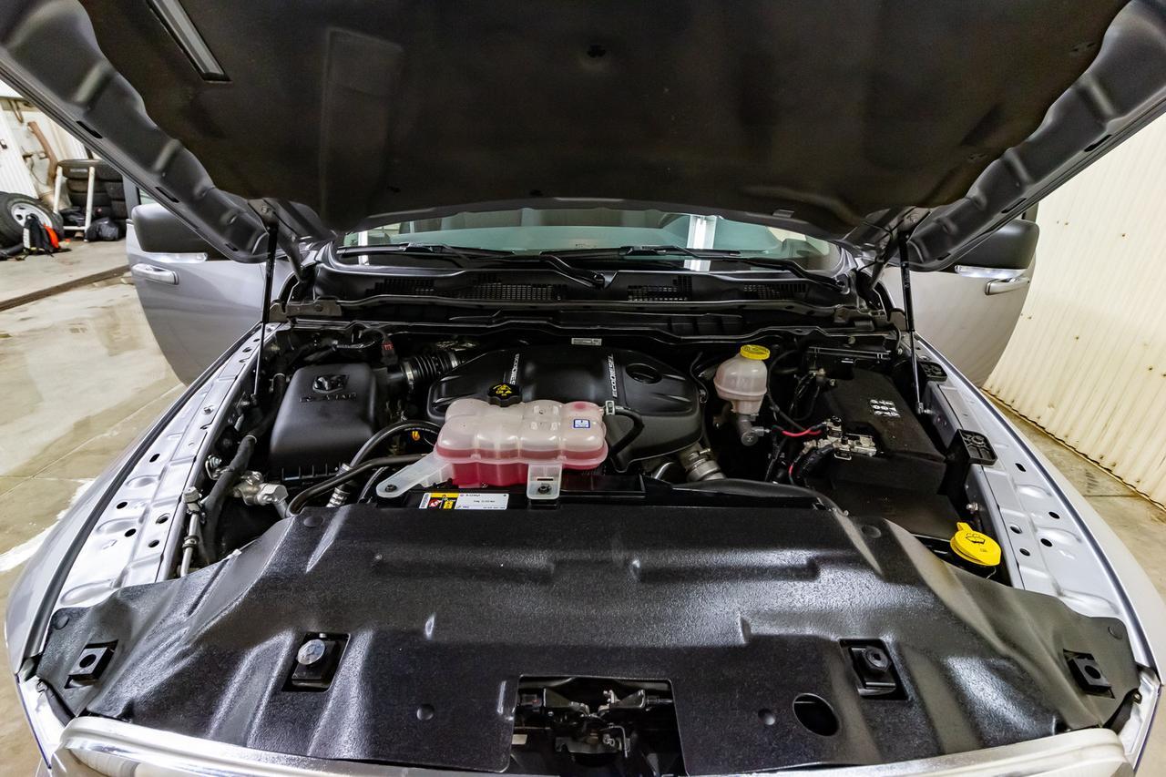 2019 Ram 1500 Classic 4x4 Crew Cab SLT EcoDiesel BCam Red Deer AB