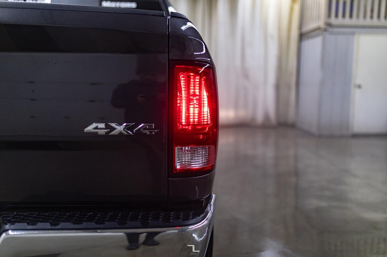 2019 Ram 1500 Classic 4x4 Crew Cab SLT EcoDiesel Roof BCam Red Deer AB