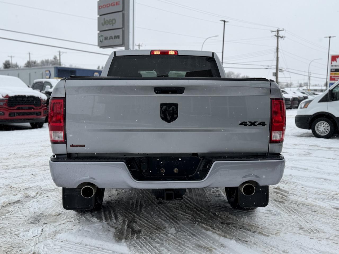 2019 Ram 1500 Classic Express Blackout Crew Cab 4x4 | HEMI V8 | Front Bench | Heated Seats | Backup Camera Redwater AB